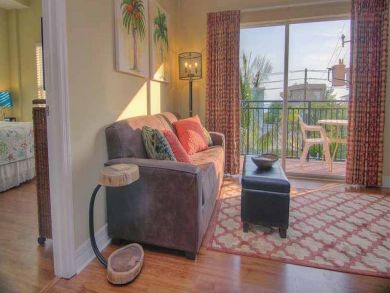 Great Two Bedroom Steps from Maderia Beach